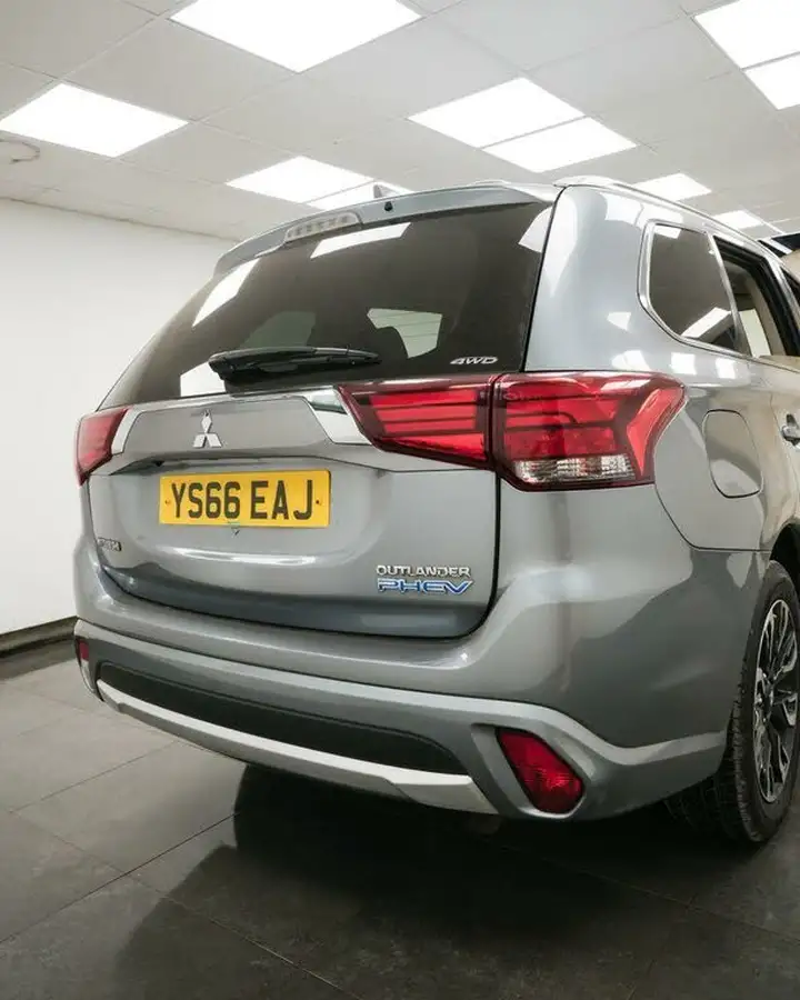 2016-mitsubishi-outlander-20-4h-phev-big-5