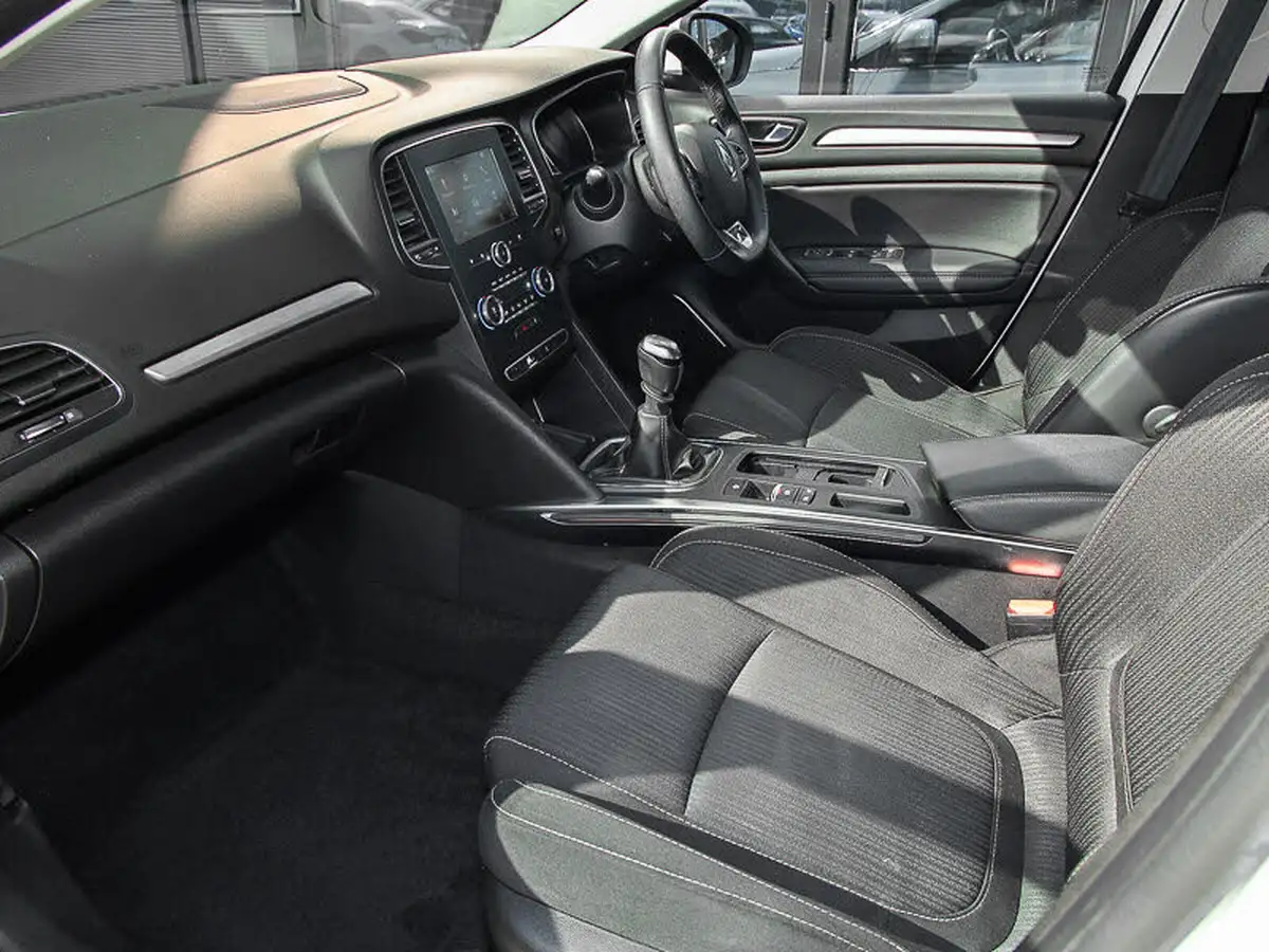 2019-renault-megane-13-tce-iconic-hatchback-big-3