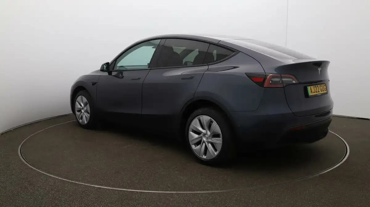 2022-tesla-model-y-e-long-range-big-55