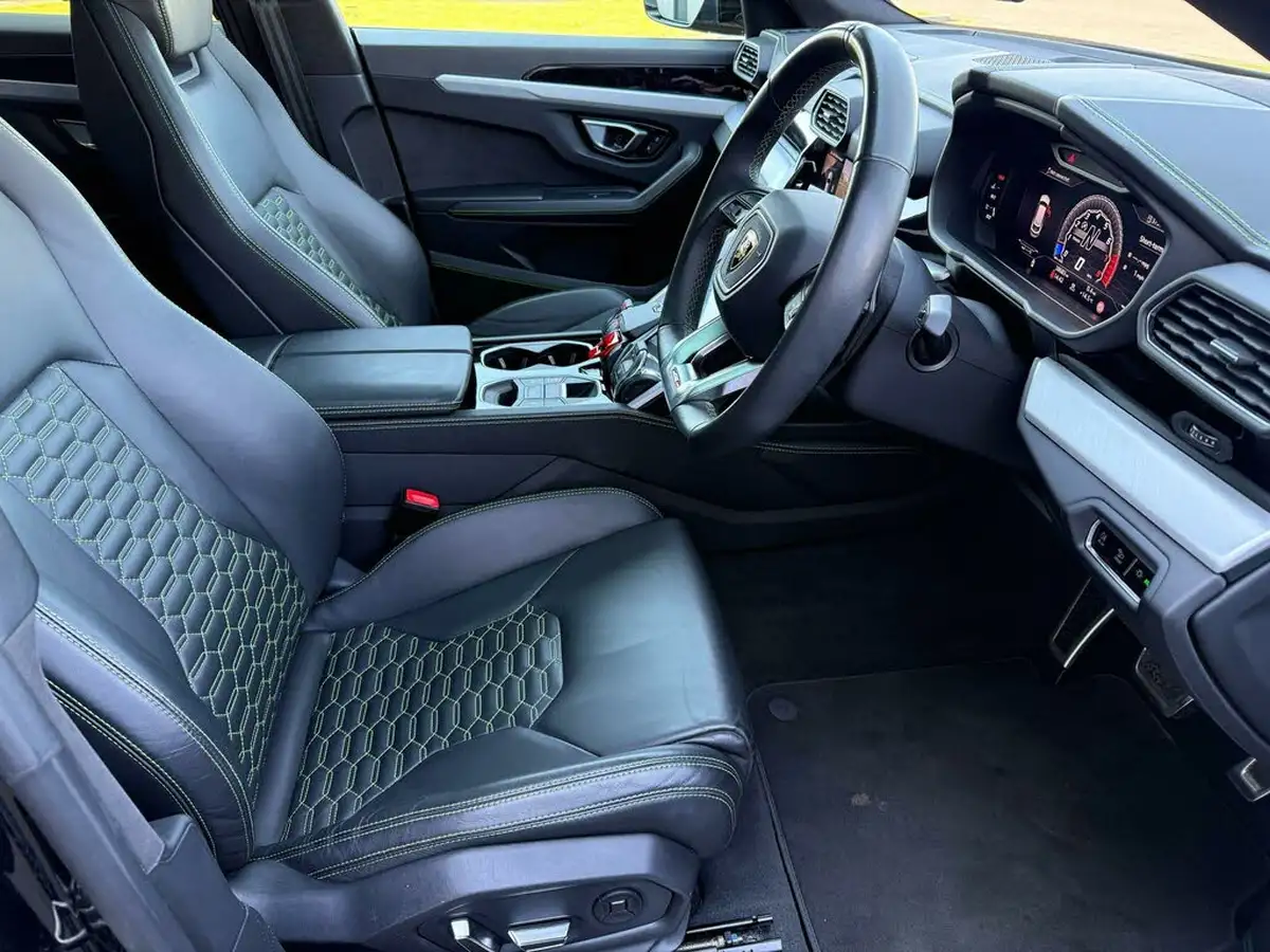 2021-lamborghini-urus-40-no-trim-big-10