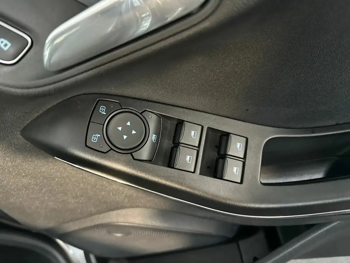 2023-ford-fiesta-10t-st-line-x-125ps-hybrid-mhev-powershift-big-24