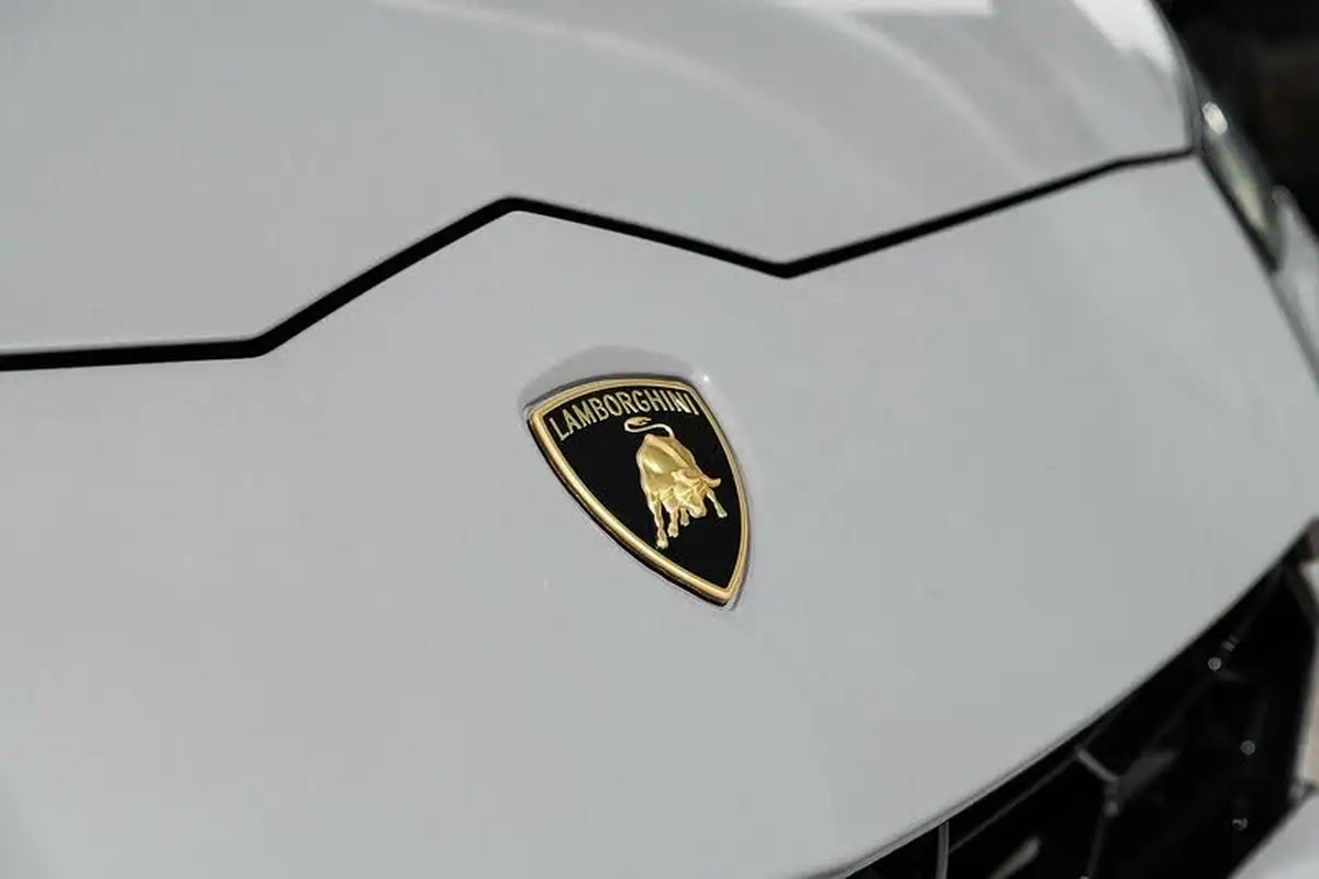 2021-lamborghini-urus-40-no-trim-big-46