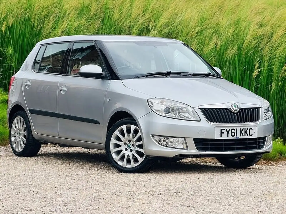 2011-skoda-fabia-12-elegance-12v-70bhp-hatchback-1198cc-big-13