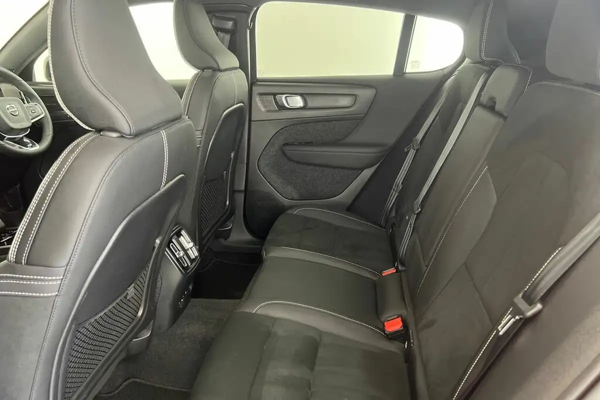2022-volvo-c40-e-twin-recharge-pro-big-16