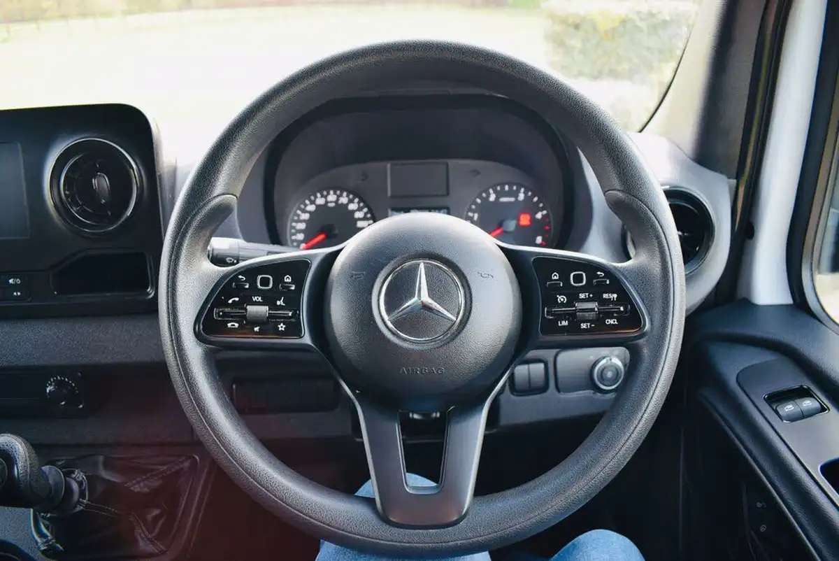 2023-mercedes-benz-sprinter-big-9