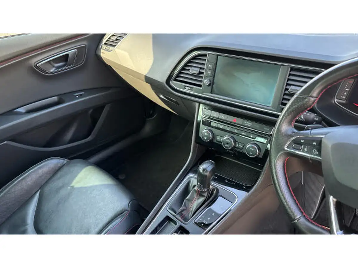 2019-seat-leon-20-tsi-fr-sport-hatchback-big-13