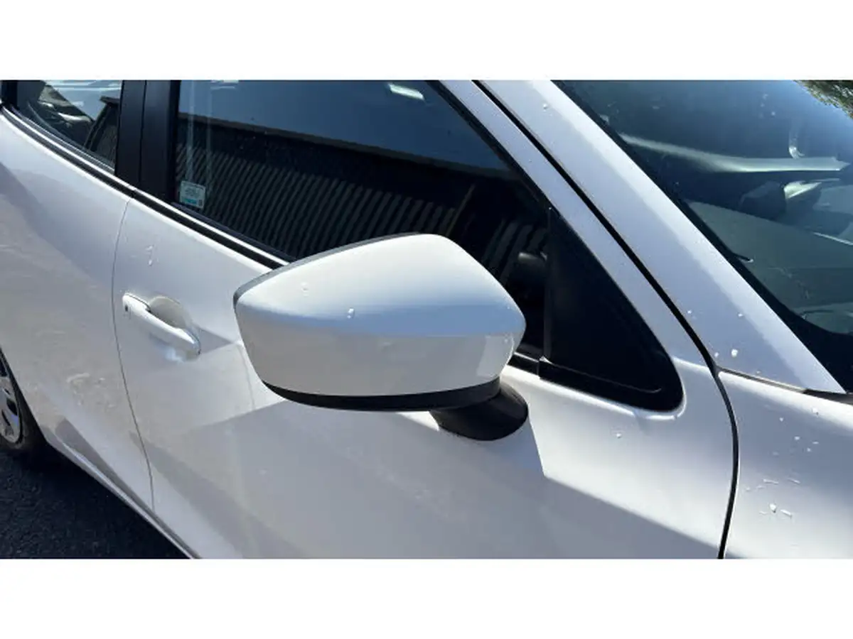 2016-mazda-mazda2-15-se-big-27
