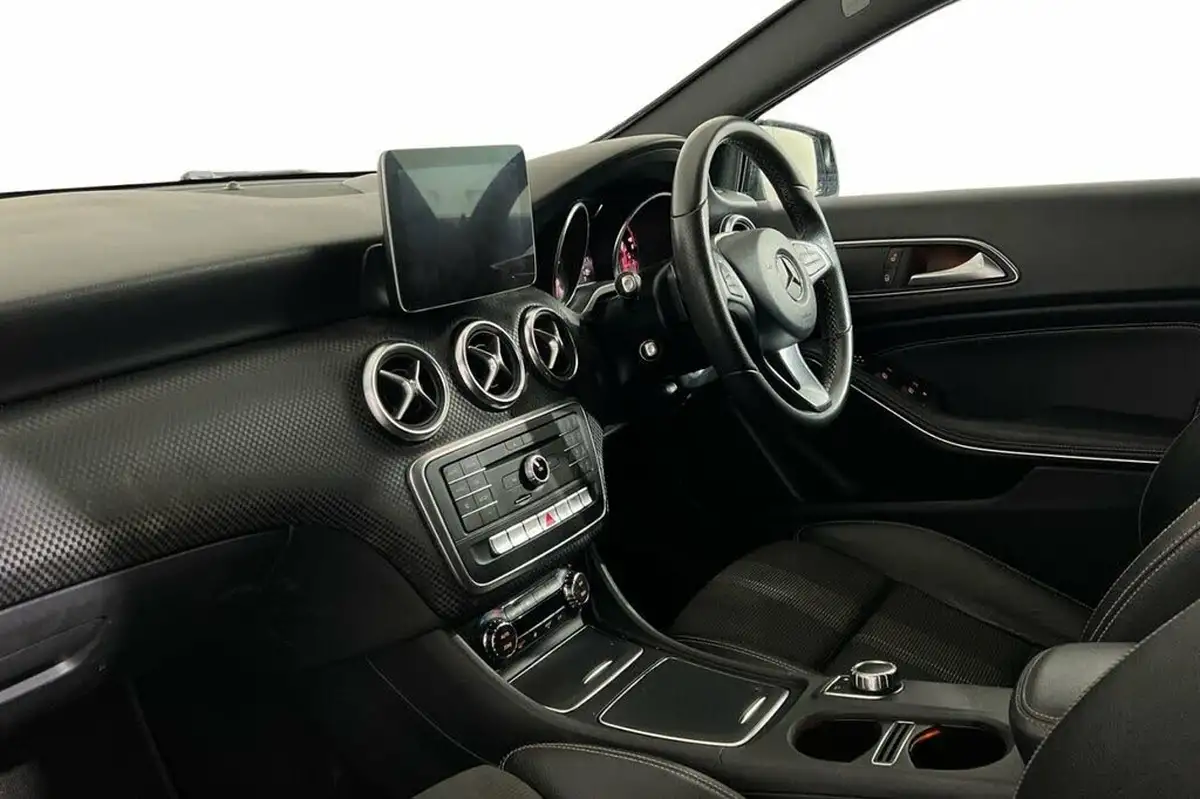 2018-mercedes-benz-a-class-15d-a180d-sport-edition-7g-dct-big-6