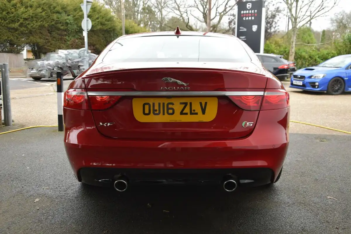 2016-jaguar-xf-30td-s-big-10
