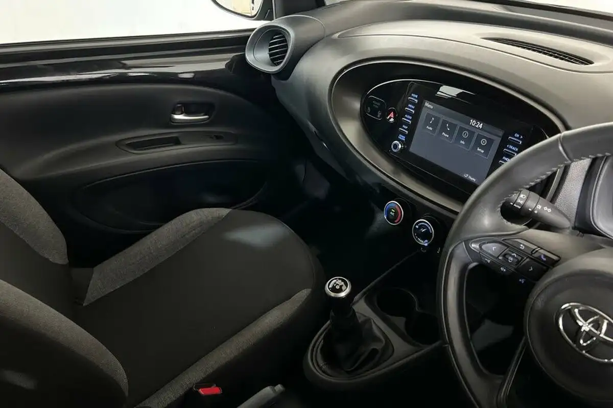 2023-toyota-aygo-x-10-vvt-i-pure-big-27