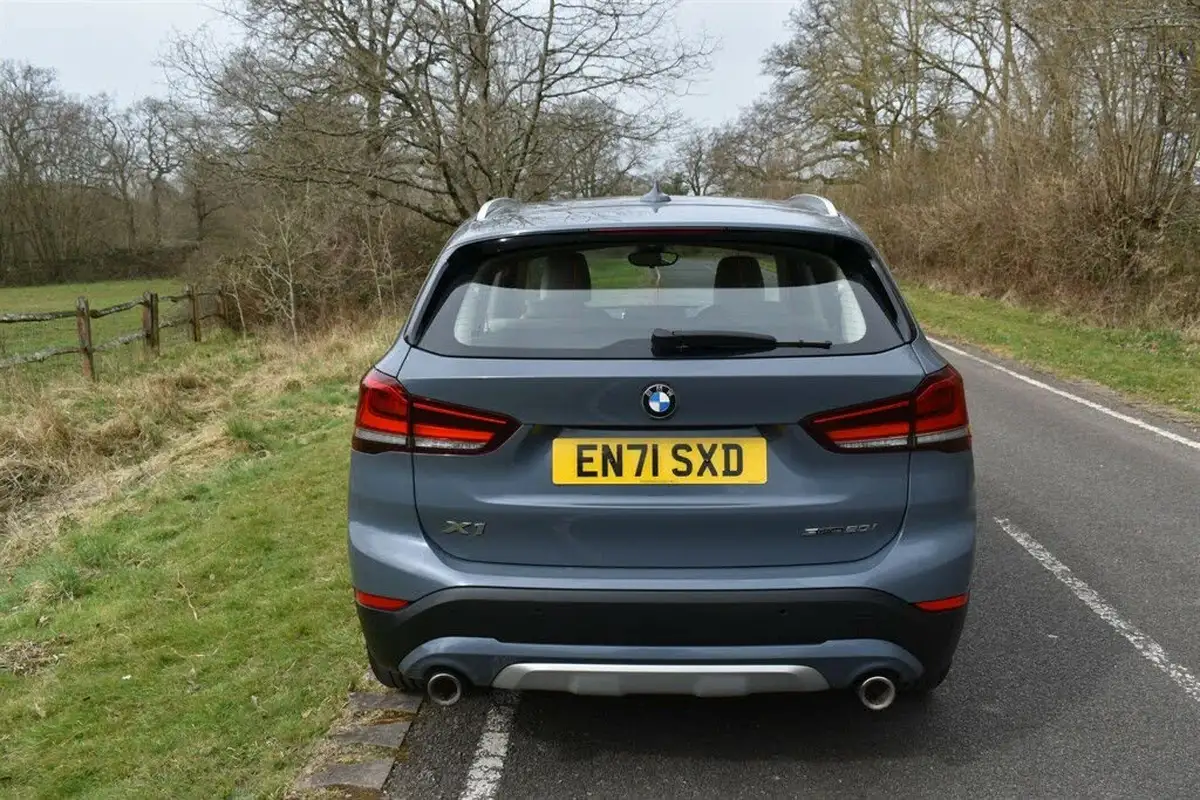 2021-bmw-x1-20-sdrive20i-xline-big-6