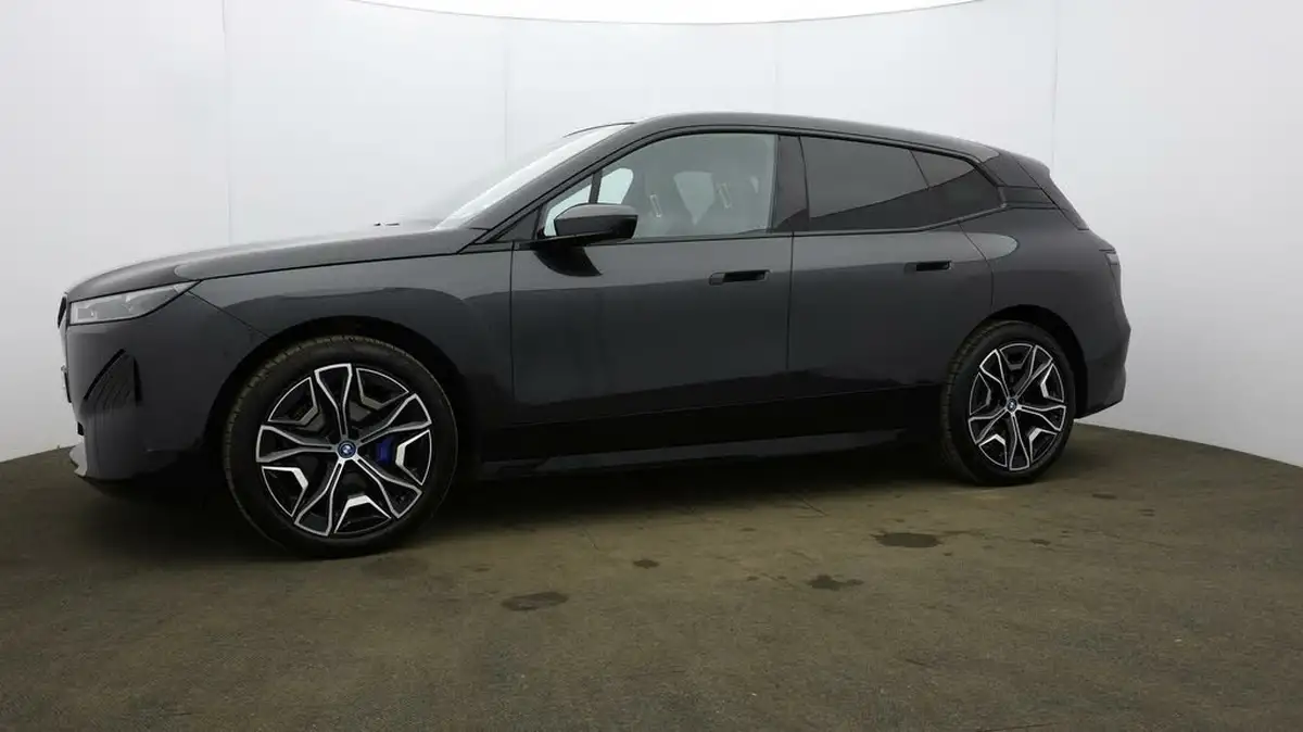 2022-bmw-ix-e-xdrive-50-m-sport-big-27