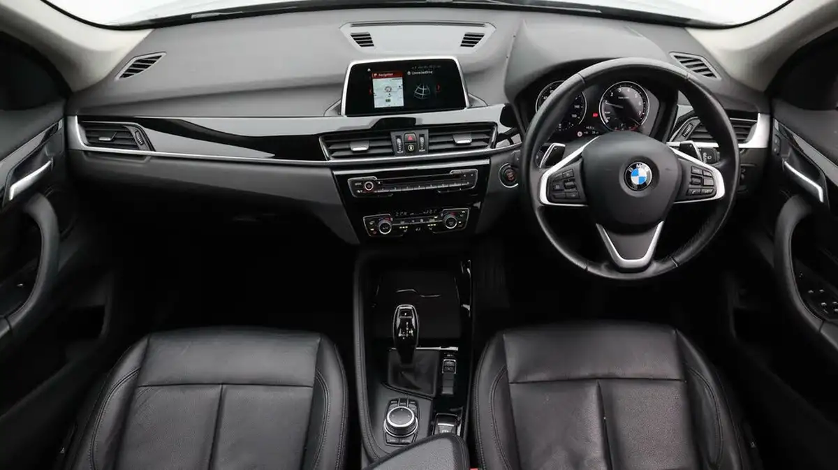 2019-bmw-x1-20-sdrive-20i-xline-sdrive20i-big-13