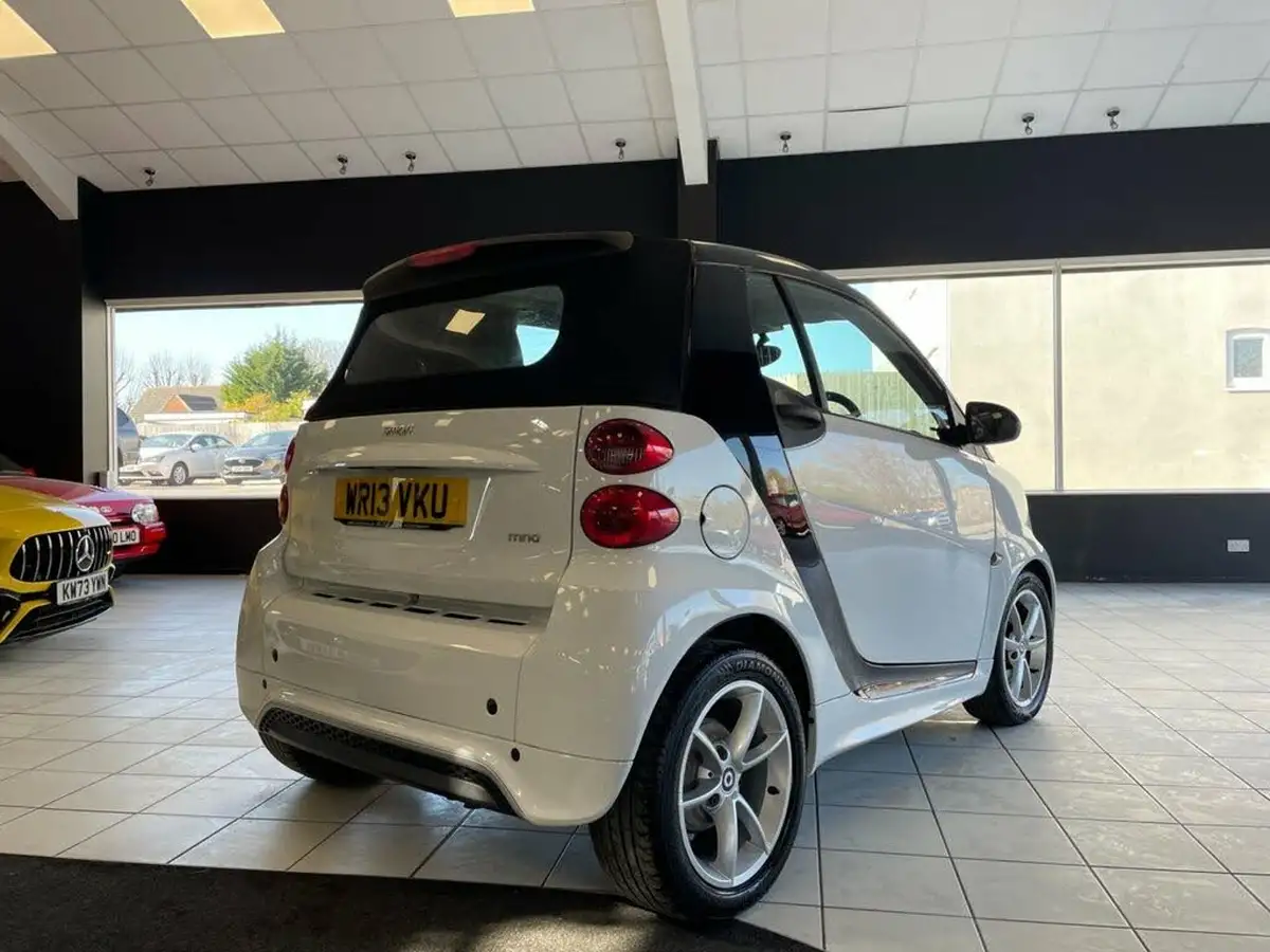 2013-smart-fortwo-10-edition-21-cabriolet-big-12