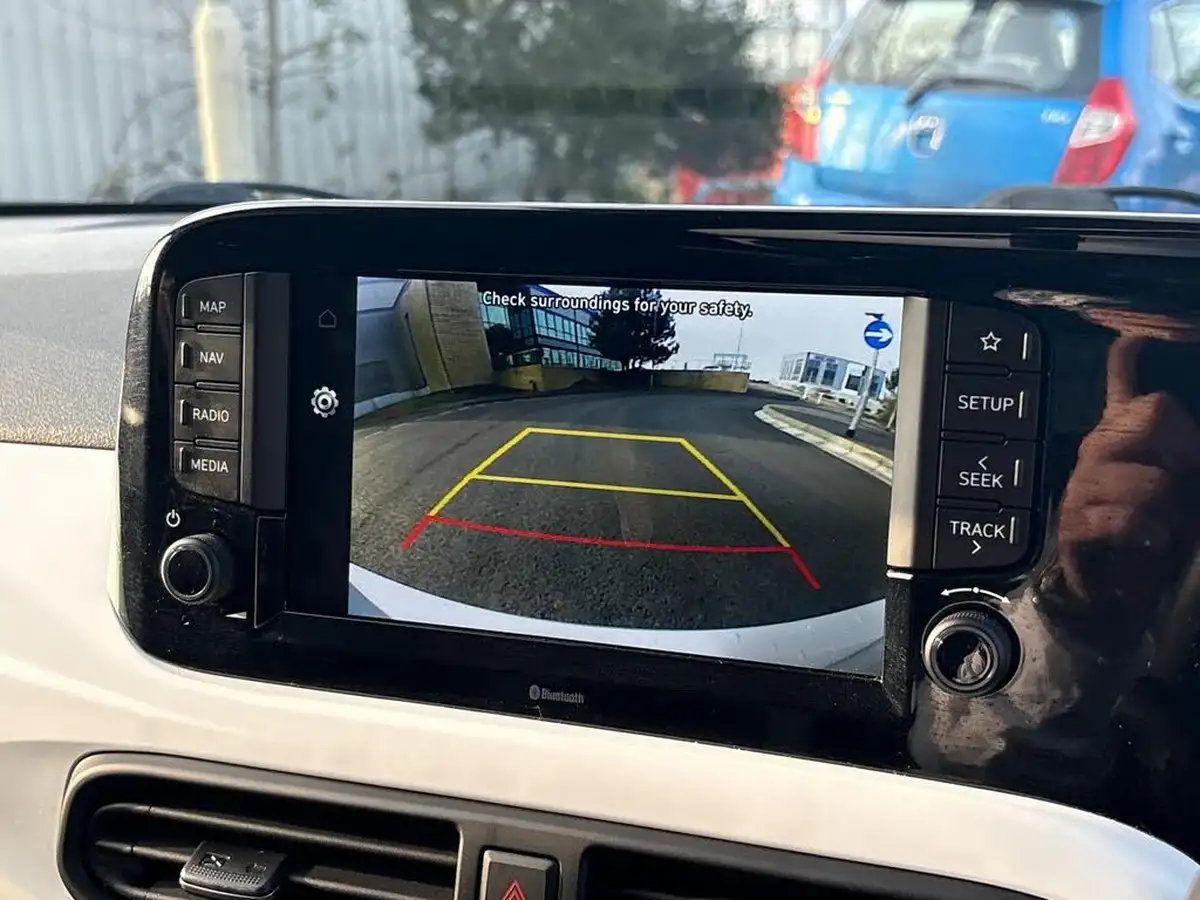 2022-hyundai-i10-12-premium-auto-big-36