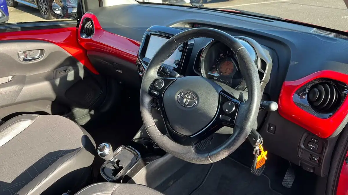 2015-toyota-aygo-10-vvt-i-x-pression-x-wave-x-shift-big-20