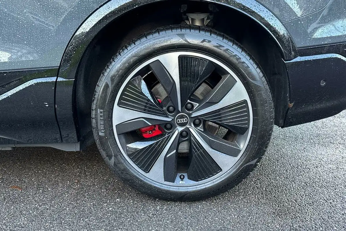 2024-audi-sq6-e-tron-e-launch-edition-big-10