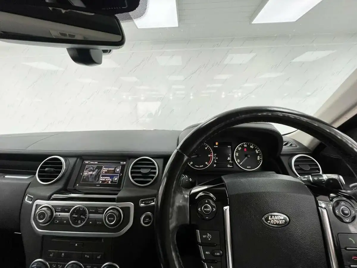 2016-land-rover-discovery-4-30-sd-v6-landmark-big-19