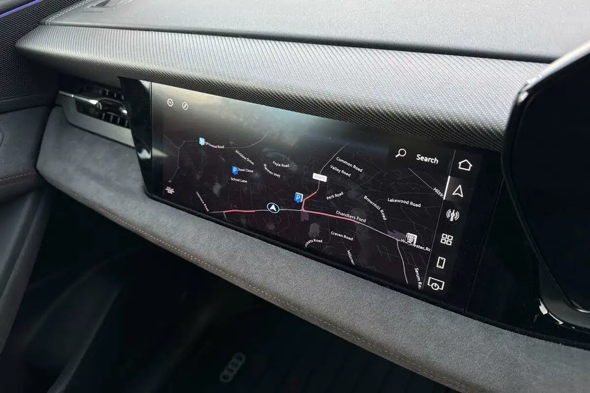 2024-audi-sq6-e-tron-e-launch-edition-big-34