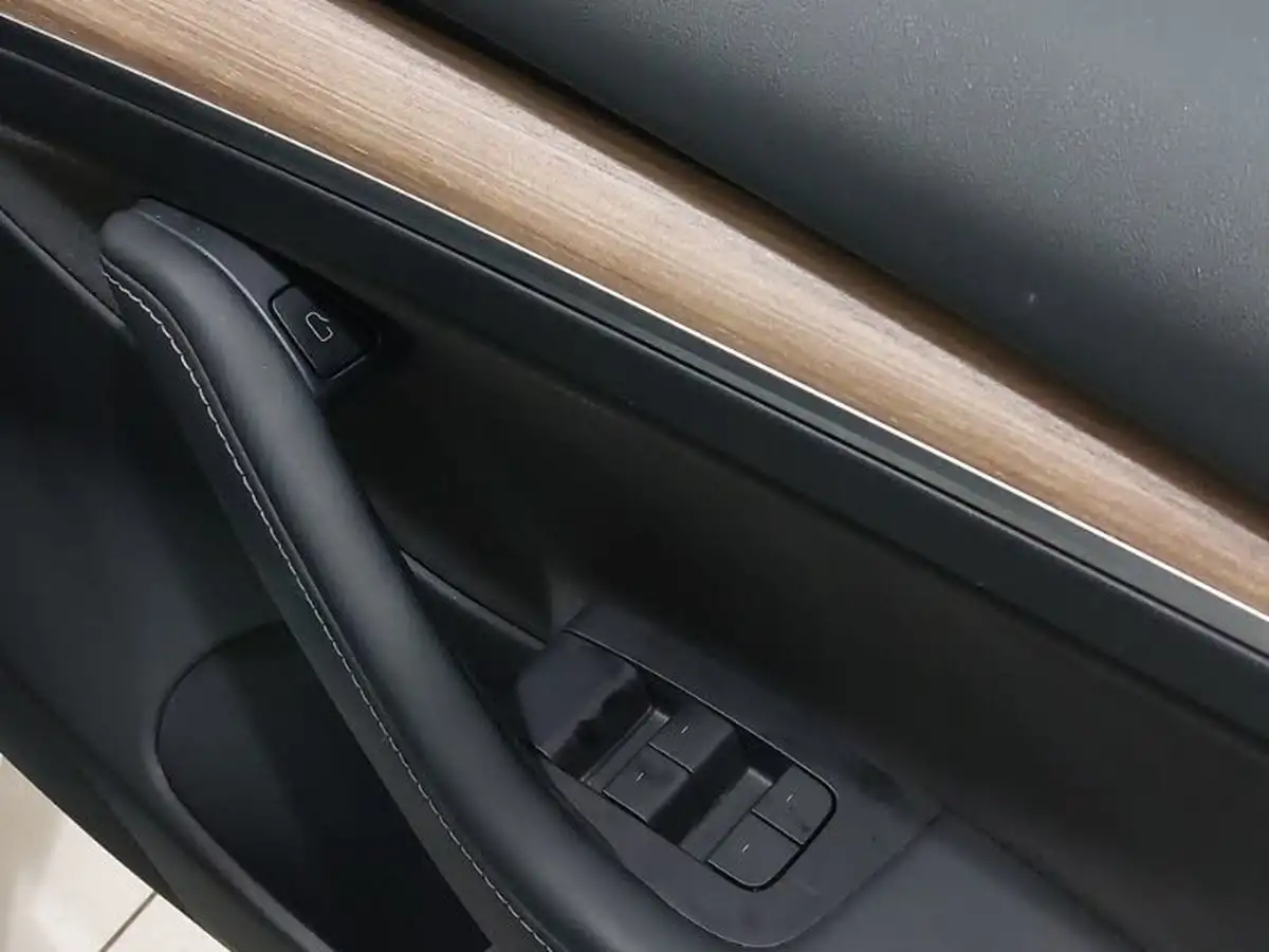 2021-tesla-model-3-e-long-range-awd-big-11