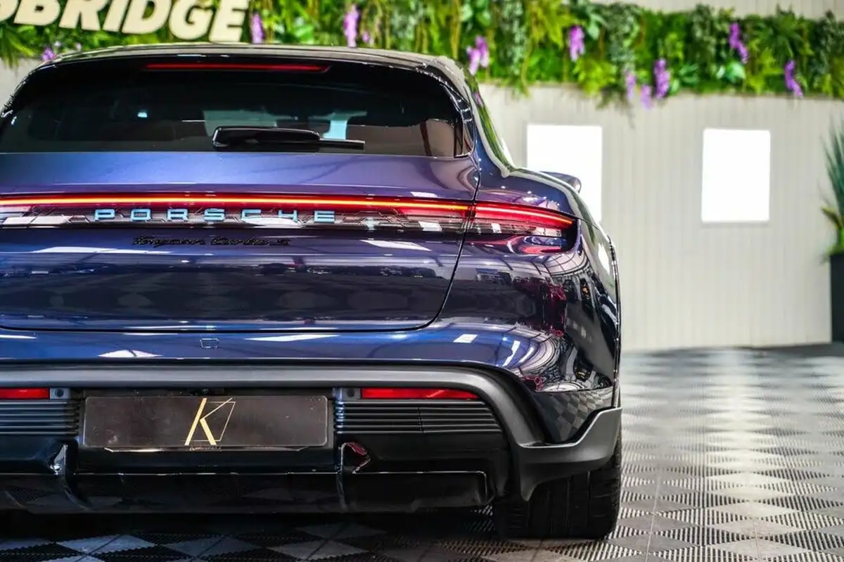 2023-porsche-taycan-e-turbo-s-cross-turismo-big-40