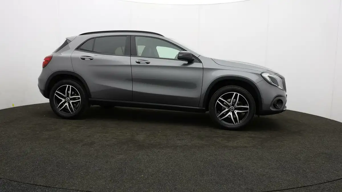 2019-mercedes-benz-gla-class-16-gla-180-urban-edition-ss-big-34