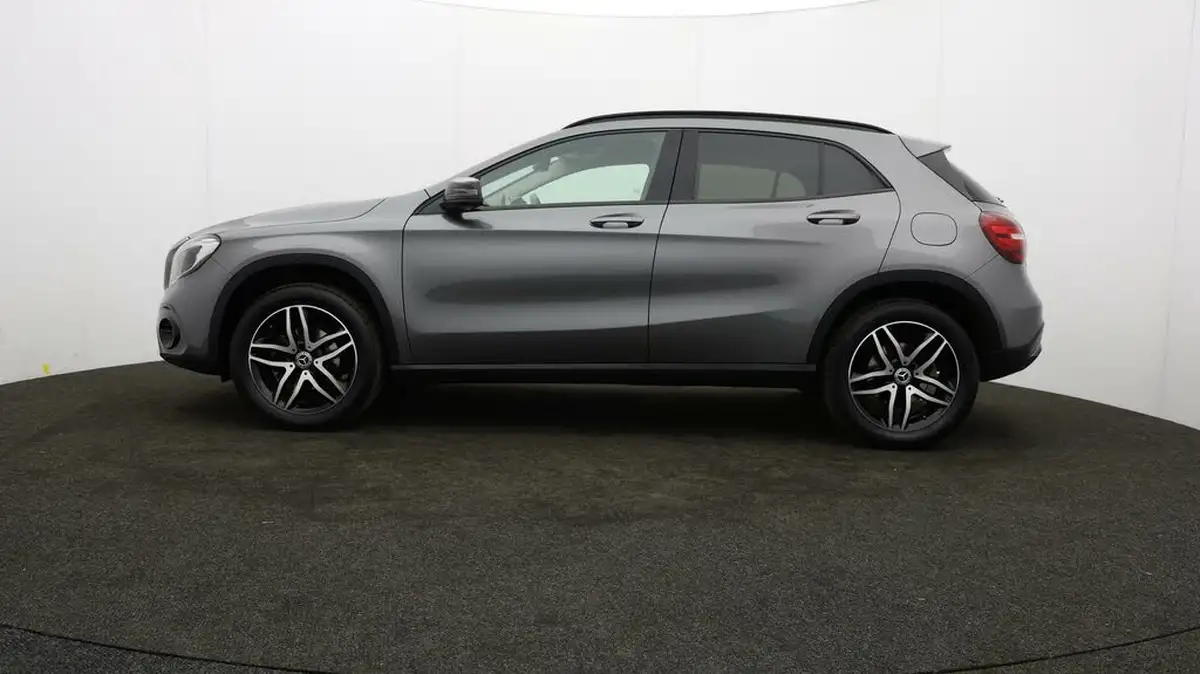 2019-mercedes-benz-gla-class-16-gla-180-urban-edition-ss-big-62
