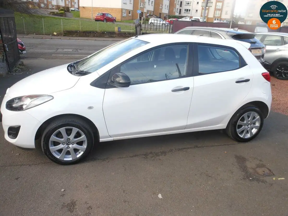 2014-mazda-mazda2-13-se-air-con-big-4