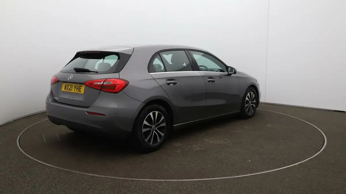2021-mercedes-benz-a-class-15d-a180d-se-7g-dct-big-45