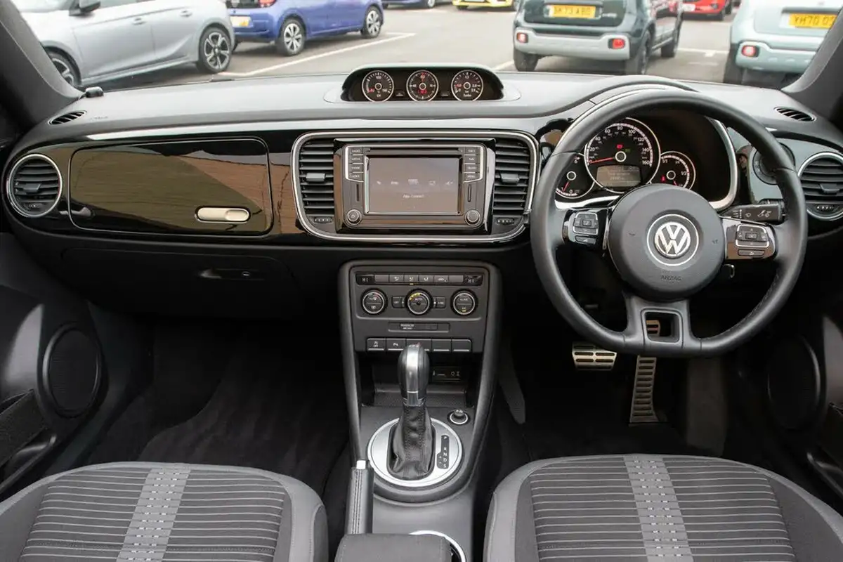 2015-volkswagen-beetle-20tdi-sport-150ps-bmtss-cabriolet-2d-dsg-big-3