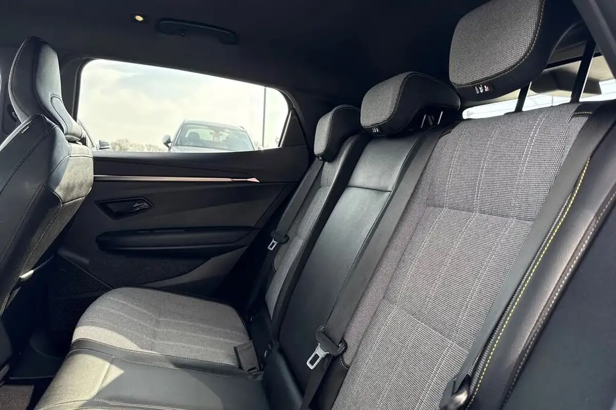 2023-renault-megane-e-tech-e-iconic-big-39