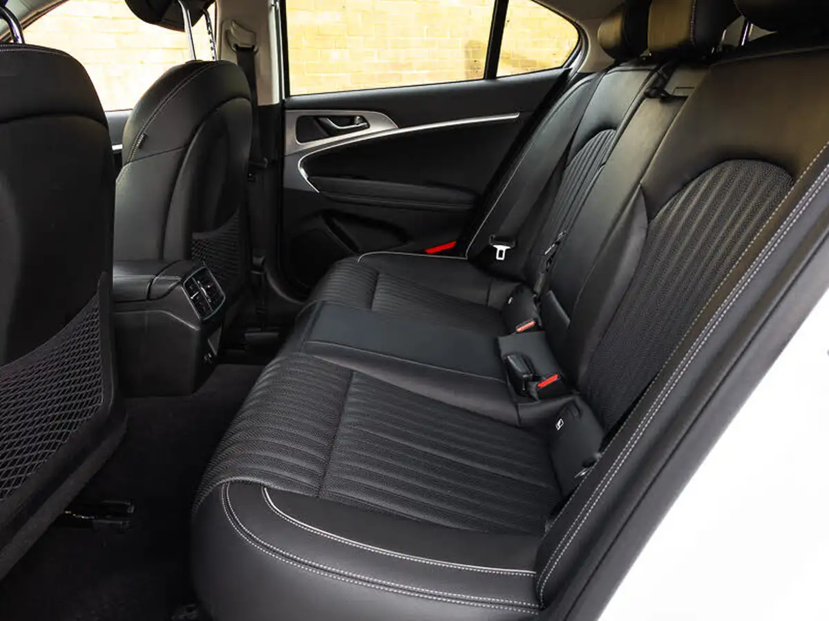 2022-genesis-g70-20-t-luxury-line-shooting-brake-5d-big-5
