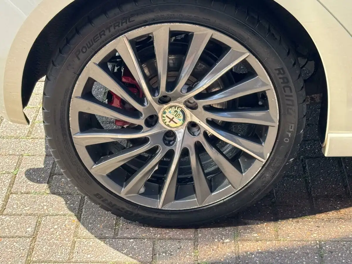 2014-alfa-romeo-giulietta-20td-sportiva-nav-big-35