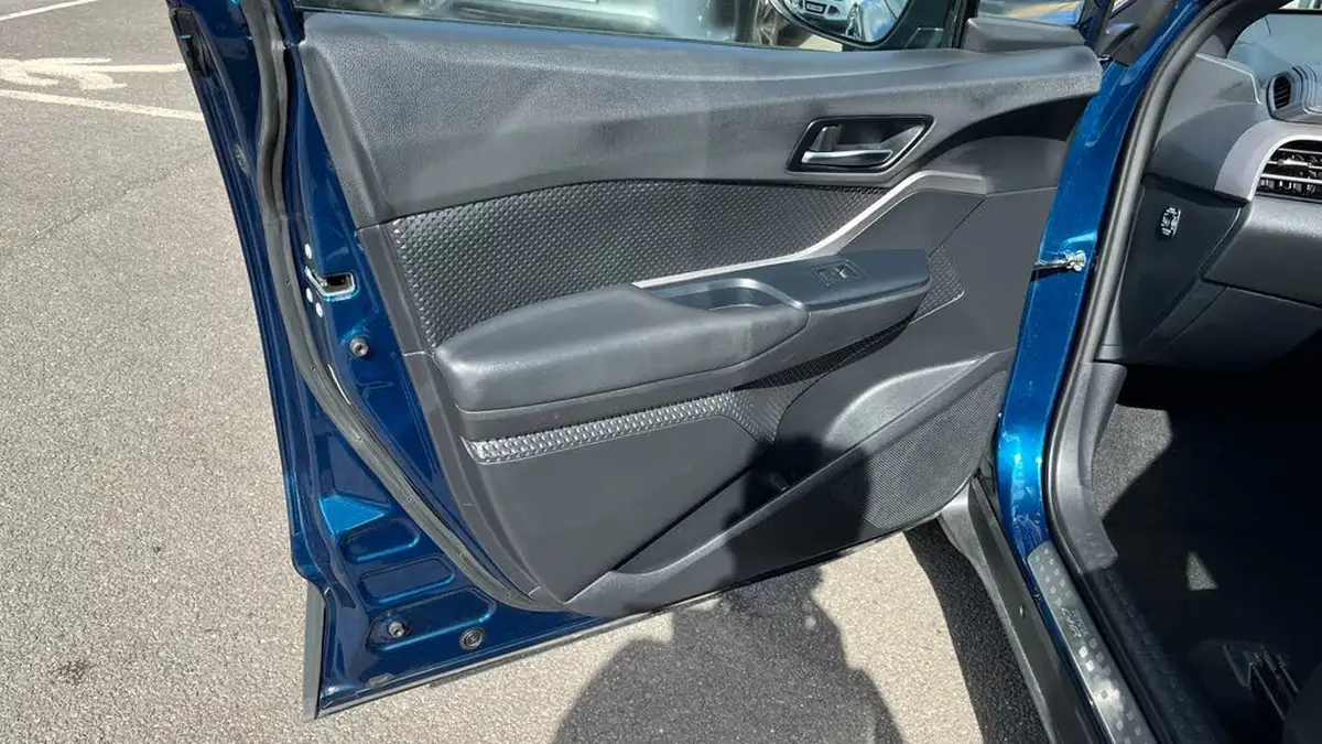 2023-toyota-c-hr-18-vvt-i-icon-120bhp-big-34