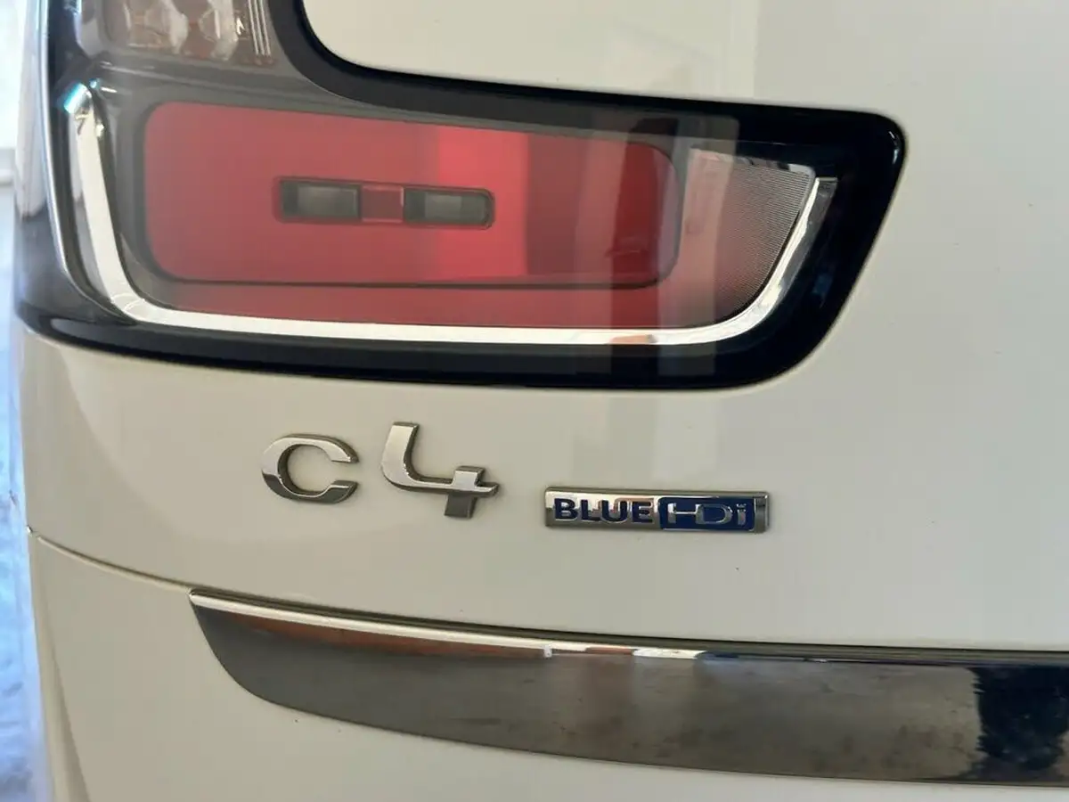 2016-citroen-grand-c4-picasso-16bluehdi-exclusive-eat6-big-22