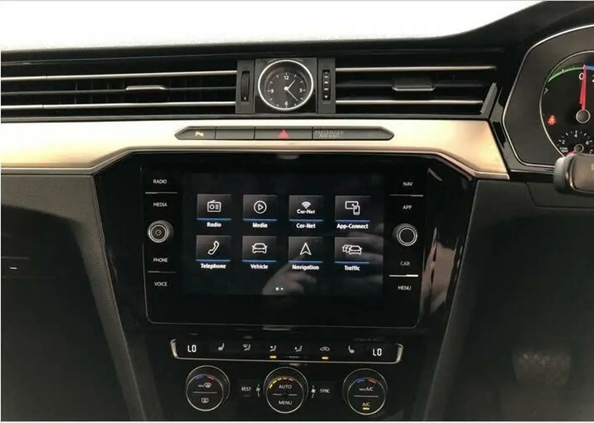 2018-volkswagen-passat-14-tsi-gte-estate-5d-big-39