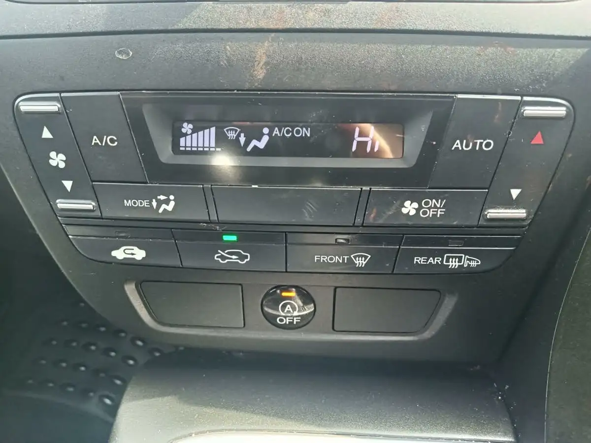 2012-honda-civic-14-se-big-23