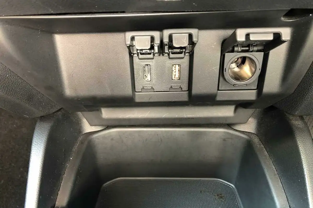 2018-honda-jazz-15-i-vtec-sport-navi-big-35
