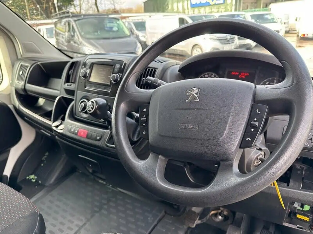2020-peugeot-boxer-22-bluehdi-professional-335-l3-h2-panel-big-19