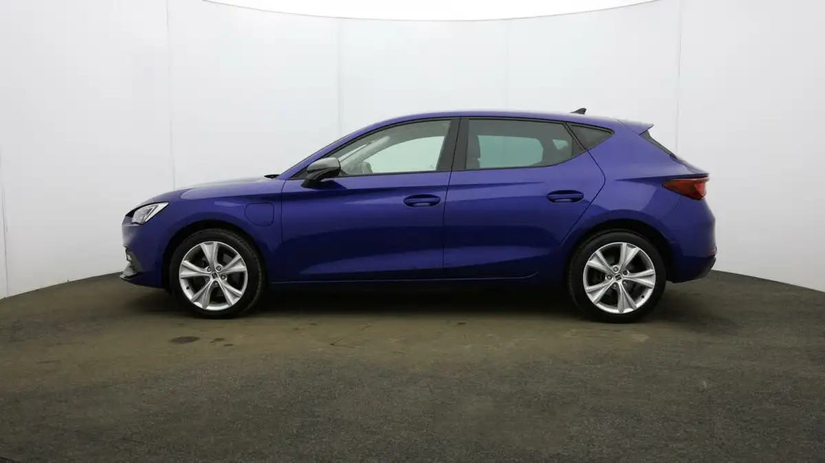 2020-seat-leon-14-e-hybrid-fr-hatchback-big-3