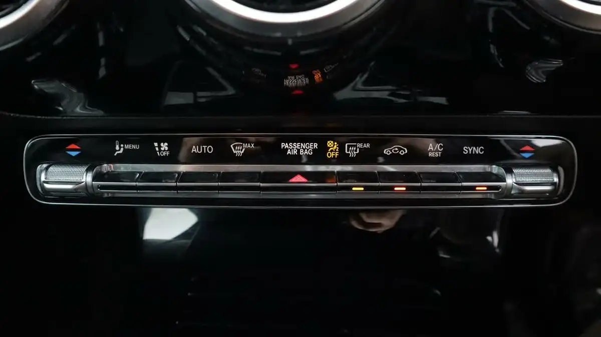2020-mercedes-benz-a-class-13-a200-amg-line-hatchback-5d-7g-dct-big-12