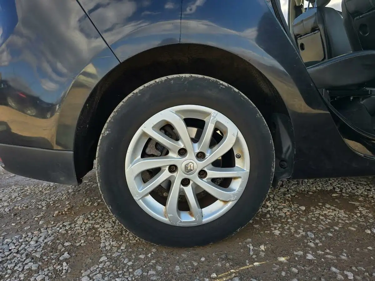2015-renault-grand-scenic-15dci-dynamique-nav-edc-auto-big-33