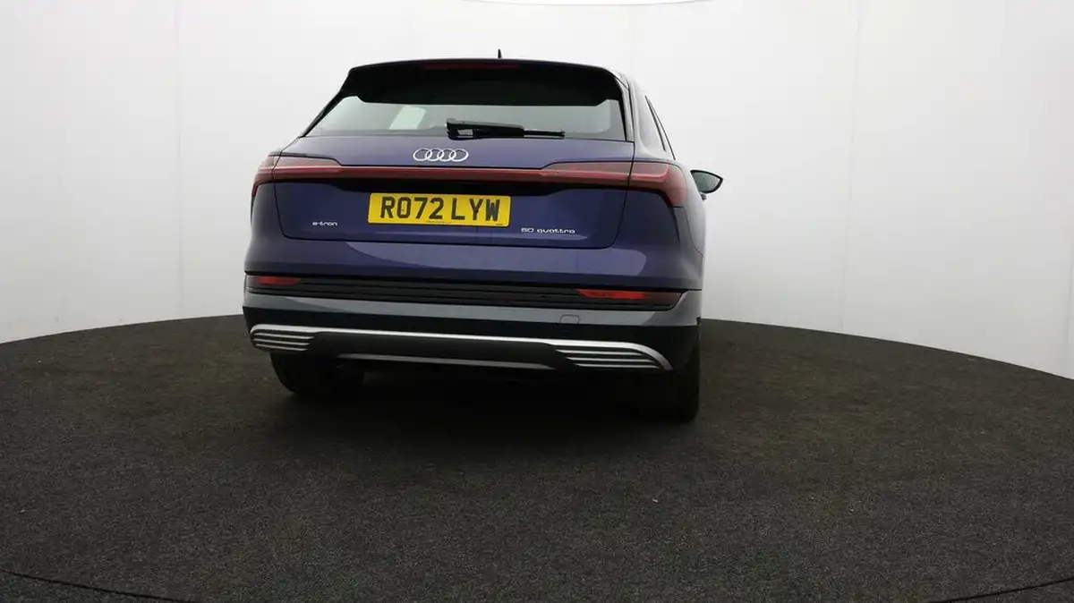 2022-audi-e-tron-50e-technik-station-wagon-big-68