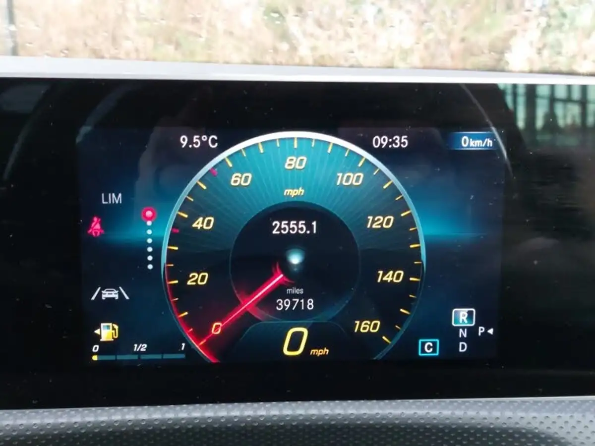 2019-mercedes-benz-a-class-15d-a180d-sport-executive-hatchback-5d-7g-dct-big-10