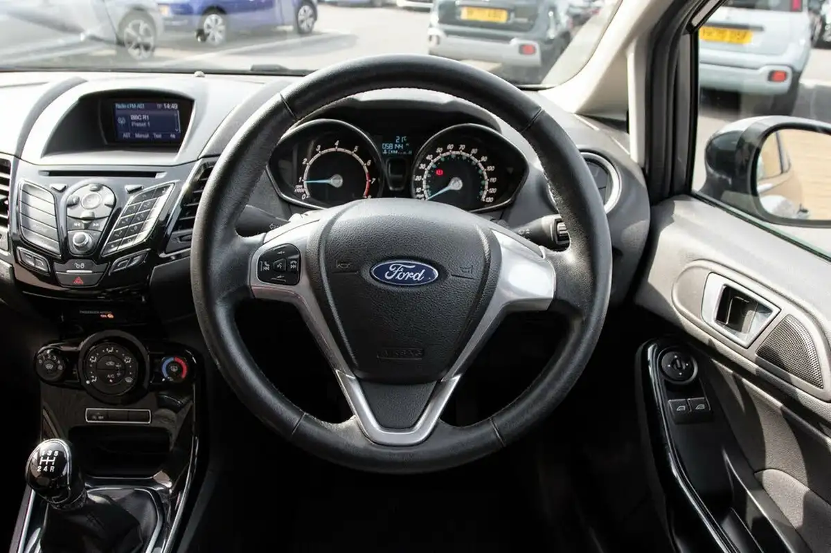 2016-ford-fiesta-10t-zetec-100ps-ecoboost-ss-3d-big-20