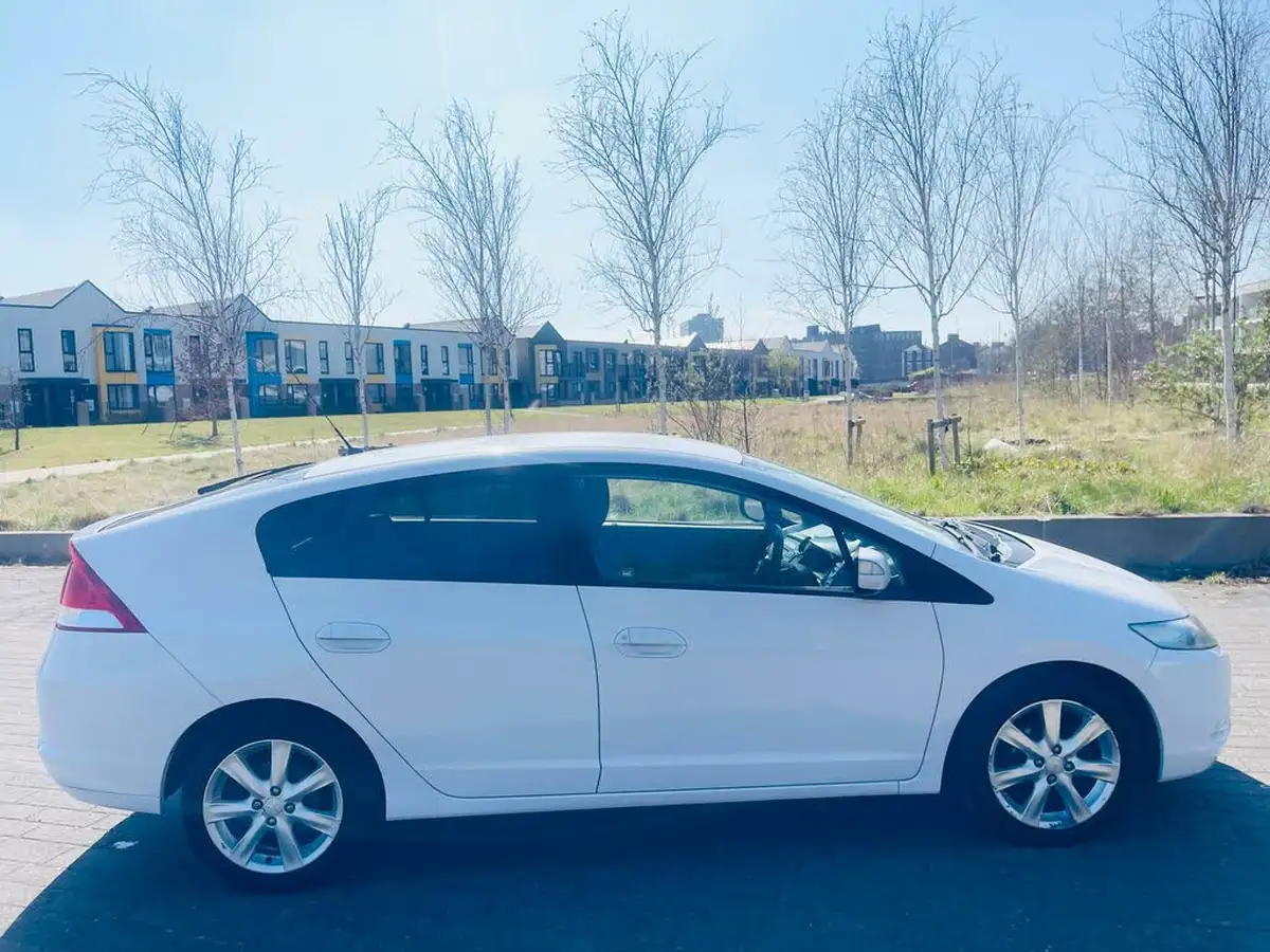 2010-honda-insight-13-es-big-10