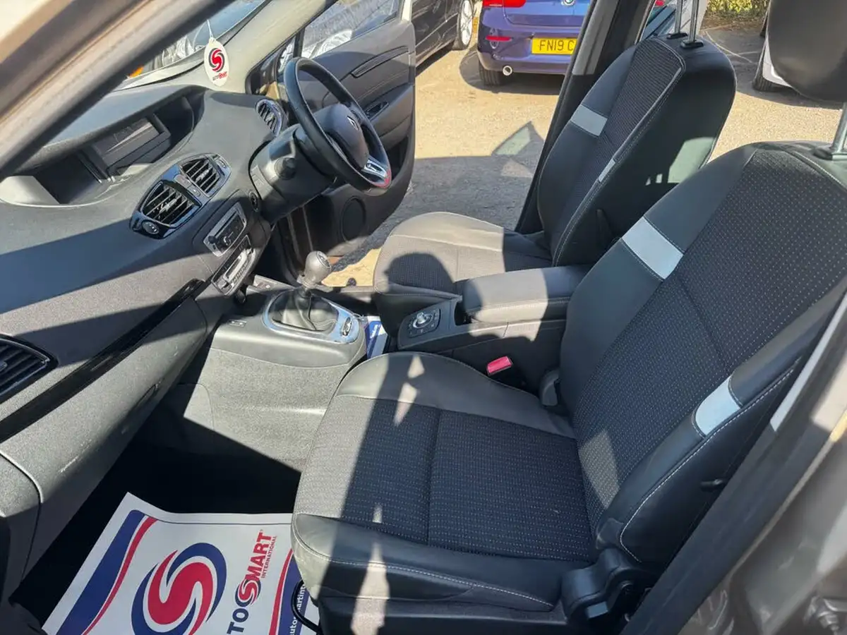 2015-renault-scenic-15dci-dynamique-nav-energy-ss-big-25