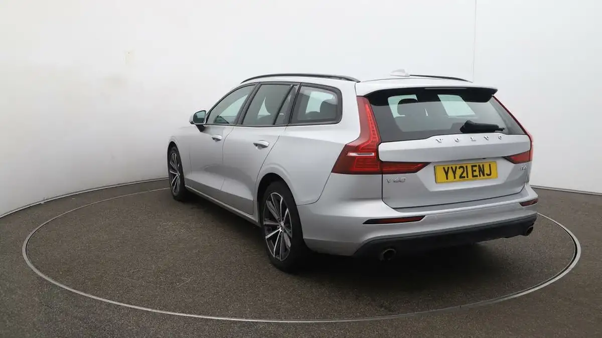 2021-volvo-v60-20td-b4-momentum-big-52