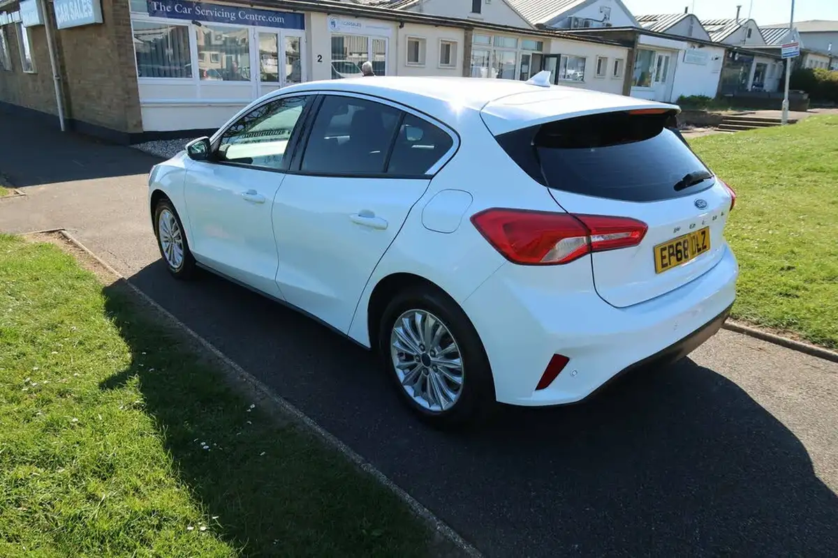 2019-ford-focus-10t-titanium-ss-hatchback-big-9