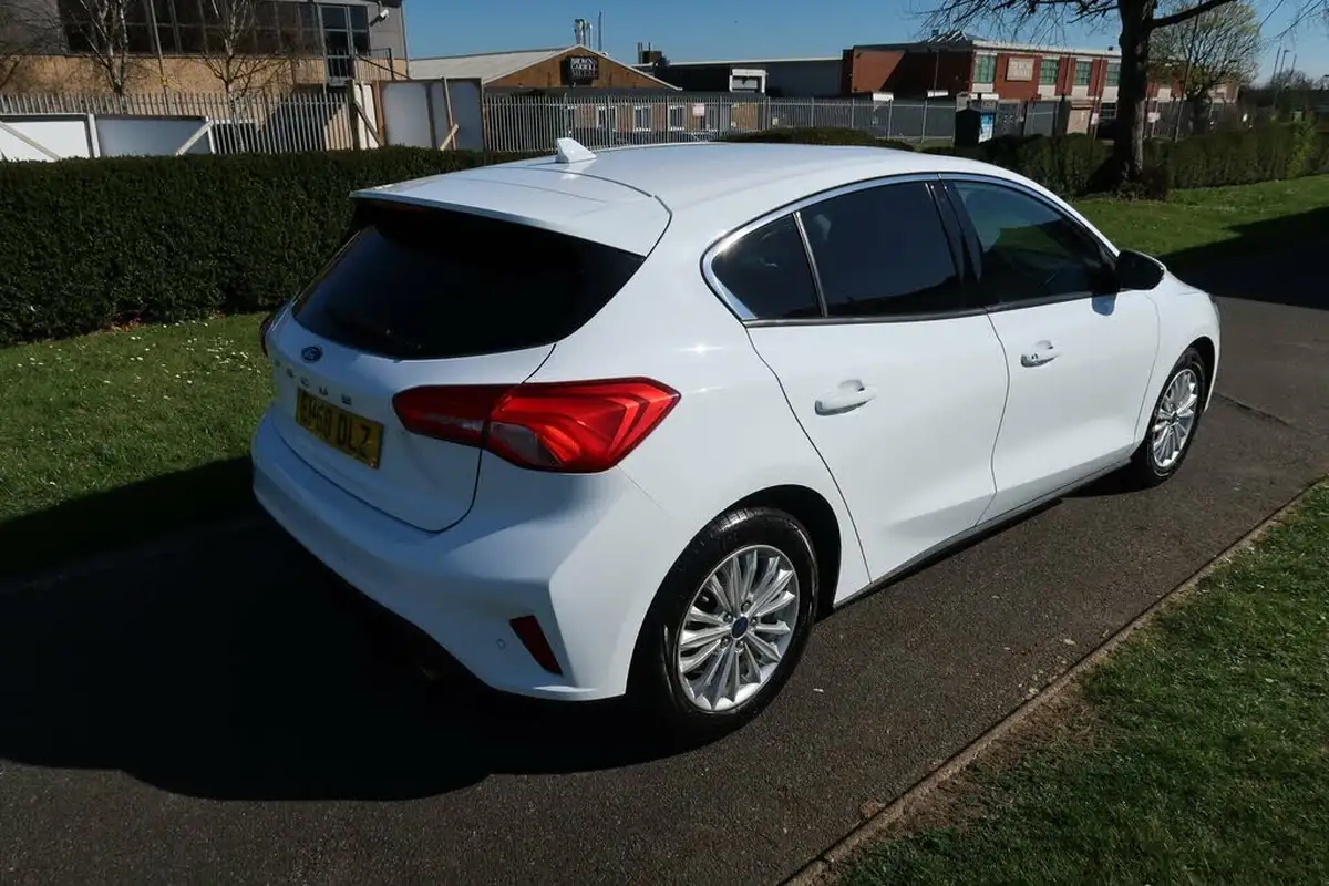 2019-ford-focus-10t-titanium-ss-hatchback-big-13